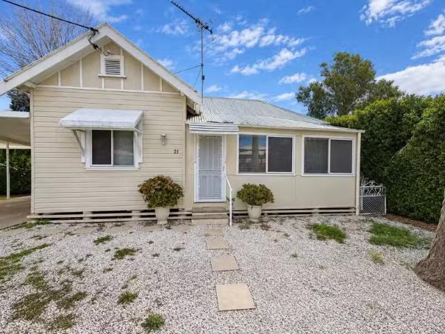 21 Belgravia Street, Moree House for rent Listed by Brooke Mu.