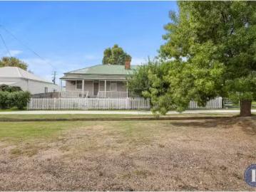 Murrumburrah, Victoria - Garden, Parking