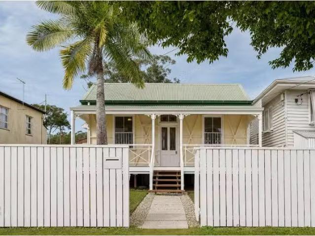 21 Bilyana Street, BALMORAL House for rent Listed by Prue Tuc.