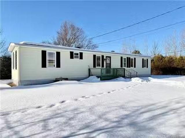 21 Bovaird St, Hampton, NB, E5N 3A5 house for sale Listing.