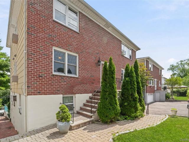 21 Bryn Mawr Place