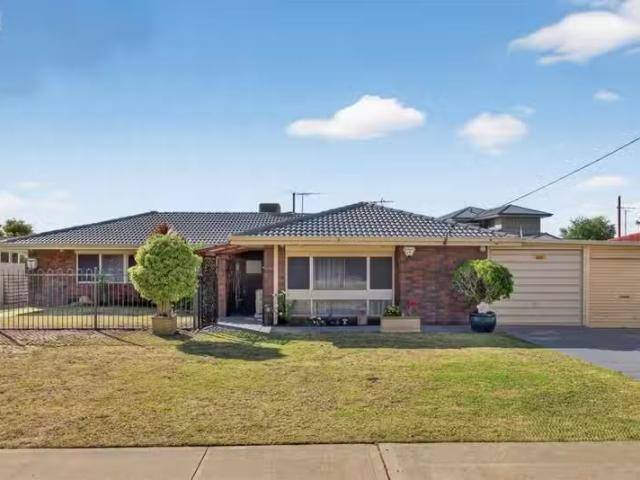 21 Cambridge Crescent, COOLOONGUP, WA 6168 House for Rent