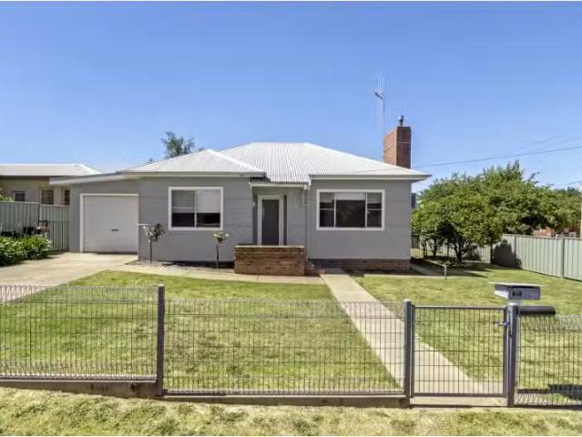 21 Caroline Street, Orange NSW 2800 House for rent Listed by.