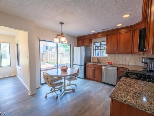 21 Carriage Pl