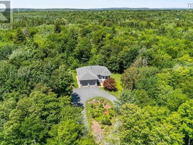 21 Cedarcrest Drive, Hammonds Plains, NS, B4B 1T3 house for sale | Listing ID 202618 | Royal LePage