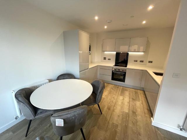 21 Chailey Place, Middlesex UB3 1 bed apartment to rent £1,650 pcm £381 pw