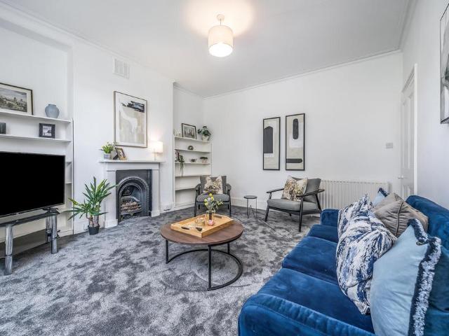 21 Clarendon Road, London 1 bed house to rent £3,501 pcm £808 pw