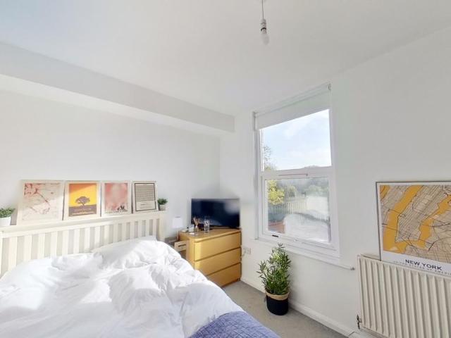 21 Cromwell Street, Nottingham, NG7 4GL 5 bed terraced house to rent £3,358 pcm £775 pw
