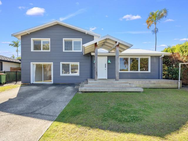 21 Dabchick Drive, Burleigh Waters QLD 4220
