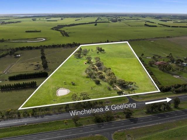 21 DELIGHTFUL ACRES JUST A FEW MINUTES FROM TOWN