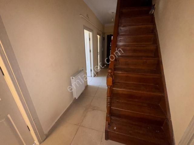 2+1 Diş Fakültesi Yakınında Çift Cepheli Balkonlu Kiralık Daire