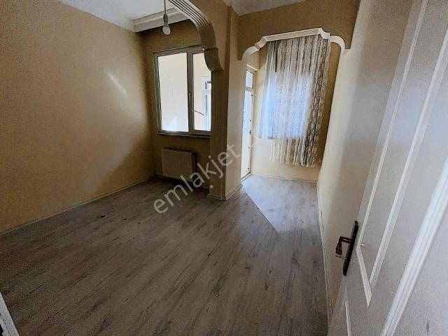 2+1 Düz Giriş Cuma Pazarında 1600.000