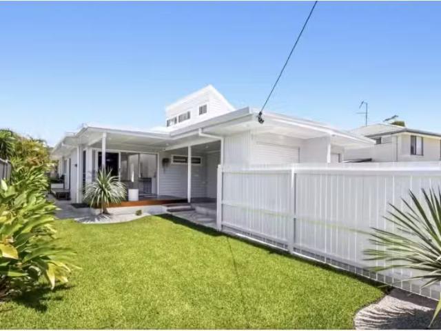 2/1 Eddy Ave, KINGSCLIFF Townhouse for rent Listed by Molly O.