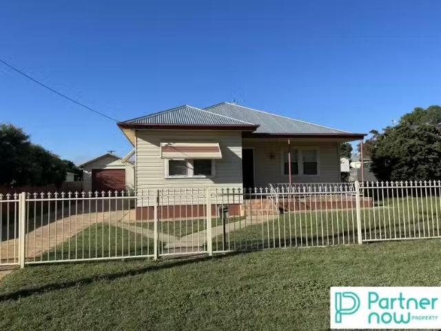 21 Edgeroy Street, TAMWORTH House for rent Listed by Sophie D.