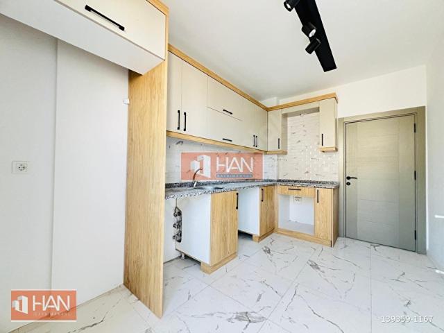 2+1 FİYATINA ! 3+1 KATTA ASANSÖRLÜ SIFIR ARAKATTA HERŞEYİ AYRI KONUM HARİKASI 3+1 DAİRE