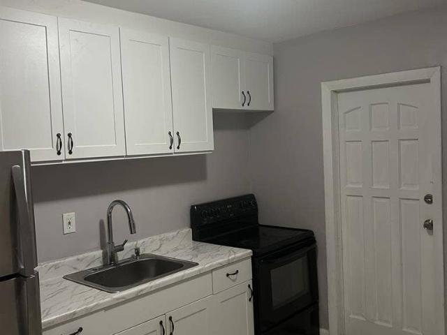 2/1 for rent available