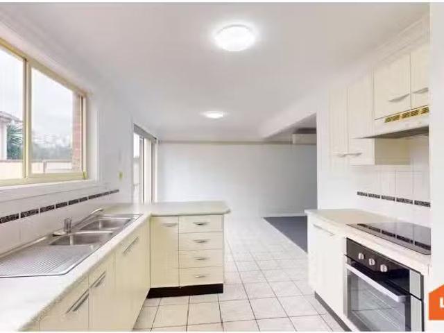 2/1 Gen Street, Belmont Townhouse for rent Listed by Leah Jay.