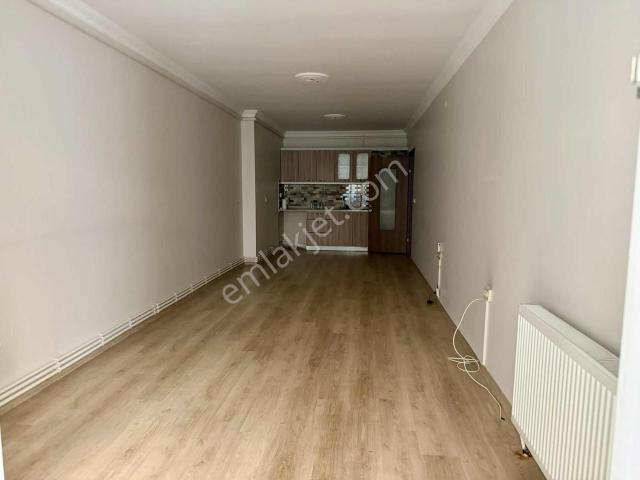 2+1 Genişliğinde Site İçerisinde 82m2 Harika Daire
