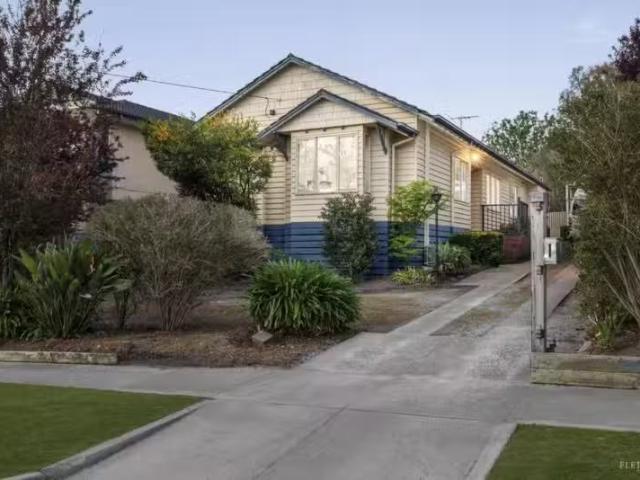 21 Halsey Street, Box Hill South VIC 3128 House Auction