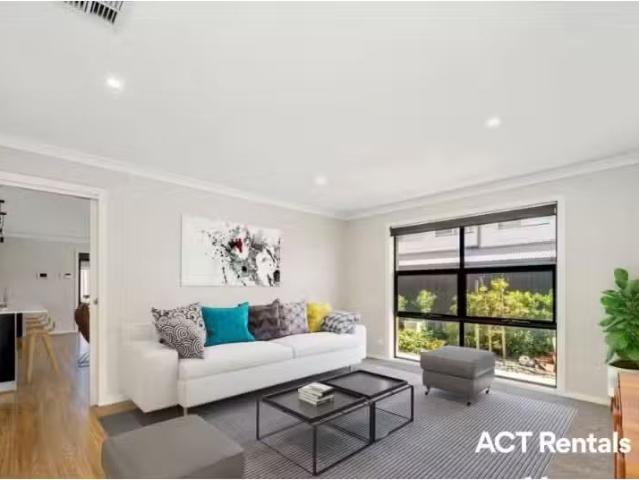 21 Helmrich Street, Moncrieff House for rent Listed by Nicole.