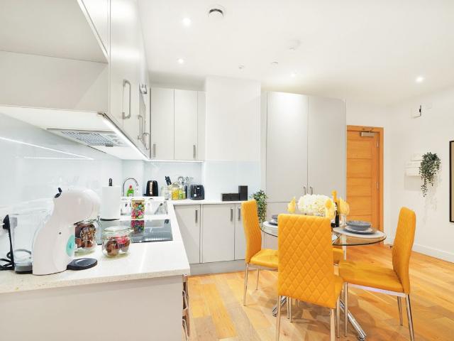 21 High Street Feltham, London TW13, 1 bed flat to rent, £2,253 pcm | PrimeLocation