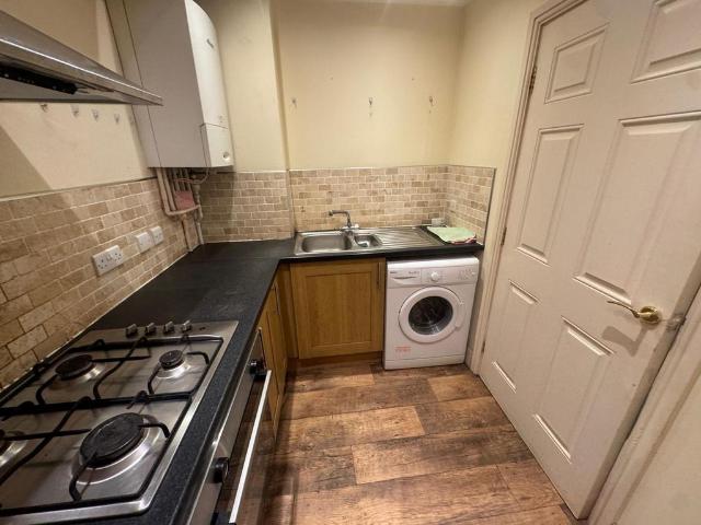 21 High Street, Haverfordwest, SA61 1 bed flat to rent £625 pcm £144 pw