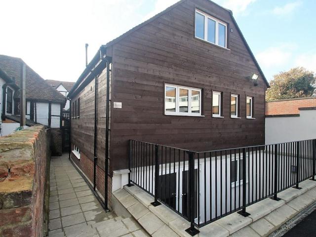 21 High Street, High Wycombe HP11, 2 bed flat to rent, £1,360 pcm | PrimeLocation