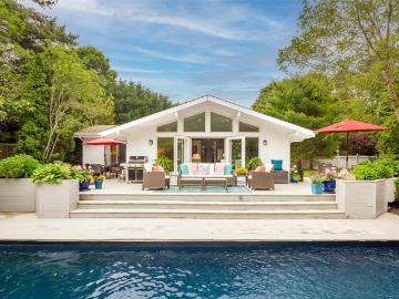 21 Hillover Rd E, Hampton Bays, NY 11946 | MLS #824309
