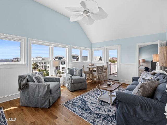 21 Keelson Row # 8j