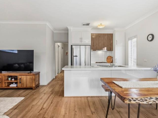 21 Kelmscott Street