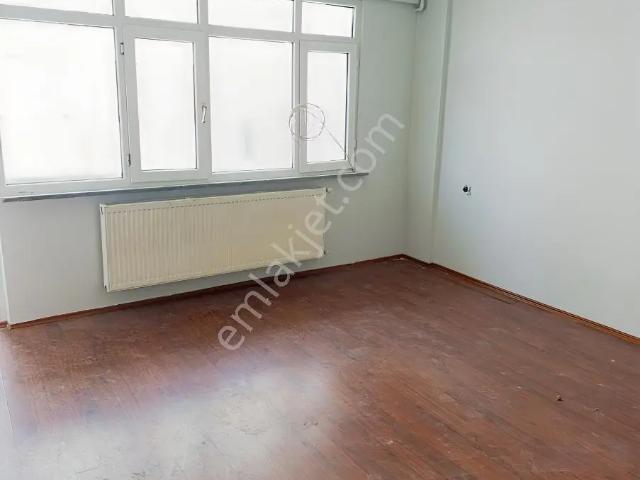 2+1 Kiralık Daire 4. Levent Metro'ya 3 4 Dakika Cadde Üzeri