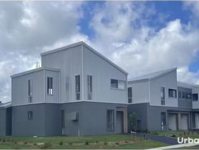 21 Lamb Street, Boolaroo House for rent Listed by Natasha Fie.