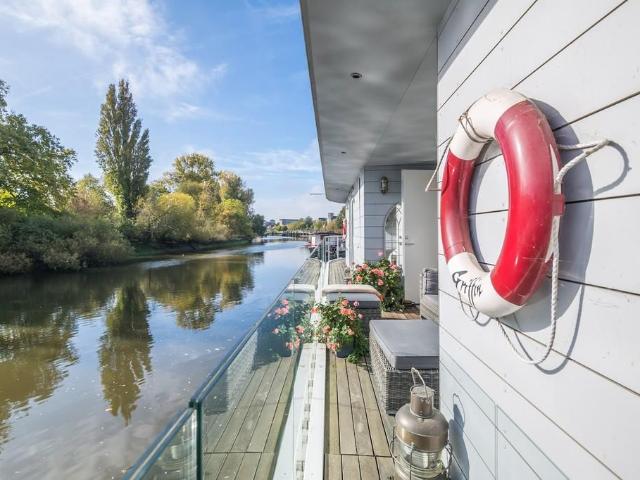21 Layton Road, London, TW8 0QJ, United Kingdom | 3 bed townhouse for rent #136606422 | Rentberry