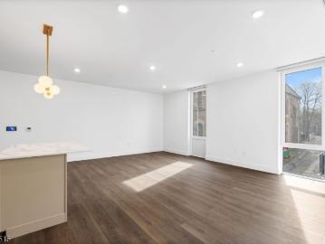 21 Lincoln Park # 100