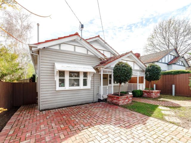 21 Lincoln Rd, Essendon