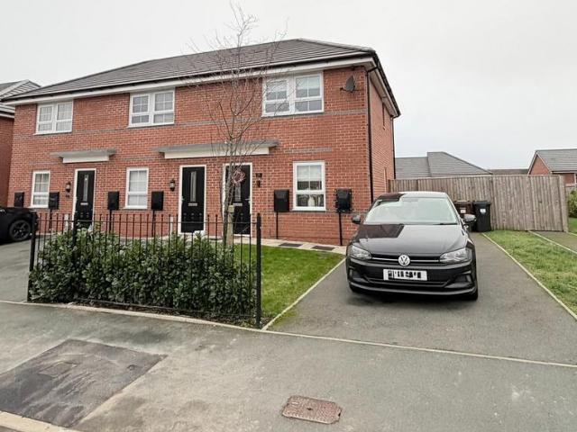 21 Ludworth Close Hyde HYDE, SK14 3GW 2 bed end of terrace house to rent £1,250 pcm £288 pw