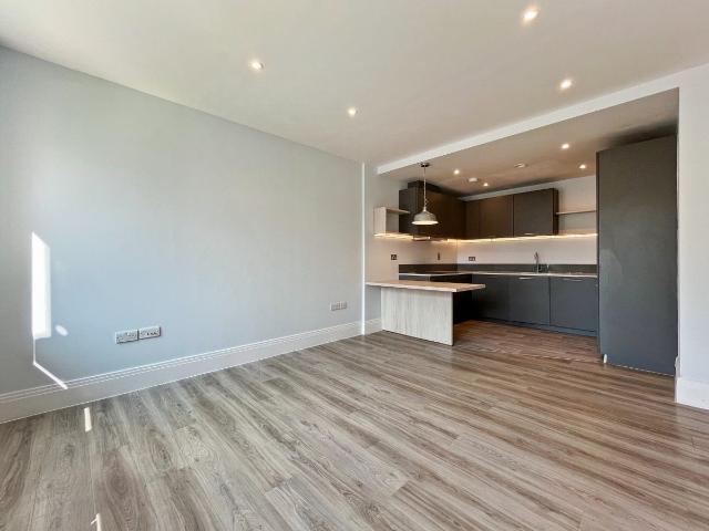 21 Marlow Road, Maidenhead, Berkshire SL6, 1 bed flat to rent, £1,300 pcm | PrimeLocation