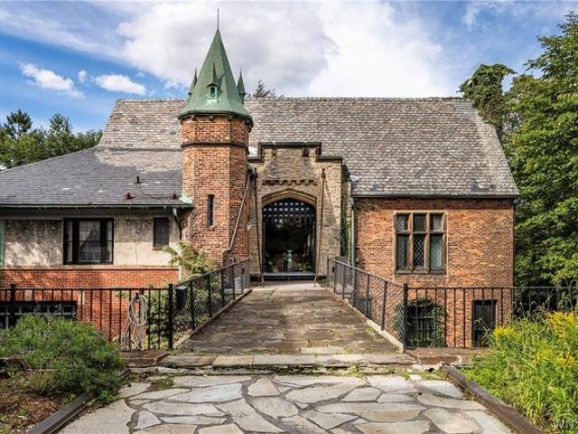 21 Mayfair Ln, Buffalo, NY 14201