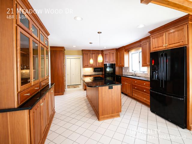 21 Meadow Wood Dr
