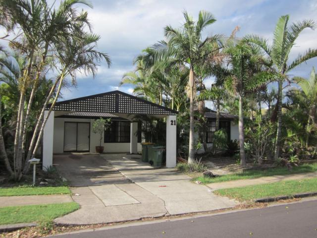 21 Narambi Street, Warana