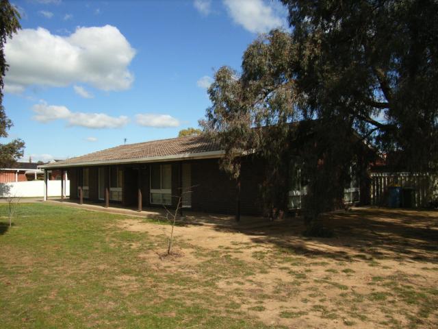 2/1 Nicholi Crescent, Lake Albert, NSW 2650