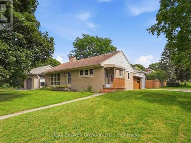 21 Oakwood Avenue, Kitchener, ON, N2H 6G8 house for sale | Listing ID X13813 | Royal LePage