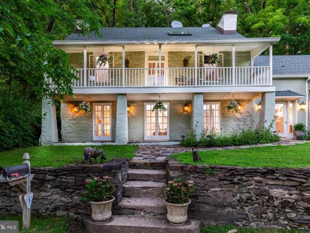 21 Old River Road