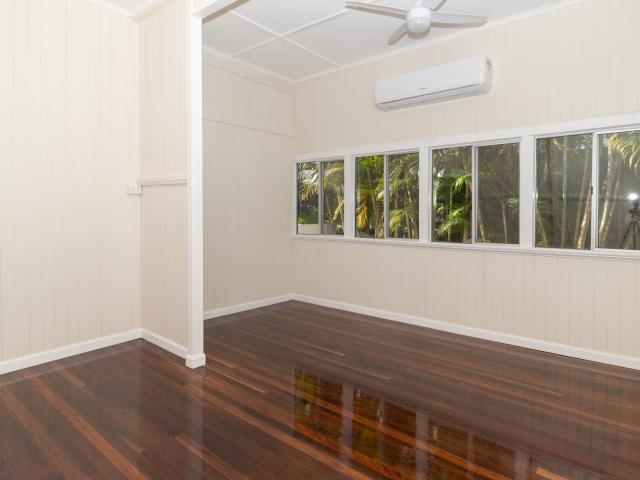 21 Pilot Street Urangan, QLD 4655