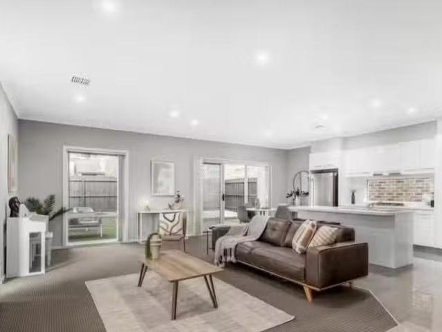 21 Plumer St, Croydon VIC 3136 House For Lease