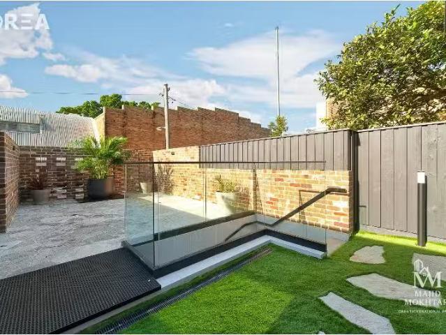 21 Queen Street, Beaconsfield House for rent Listed by Mahsa.