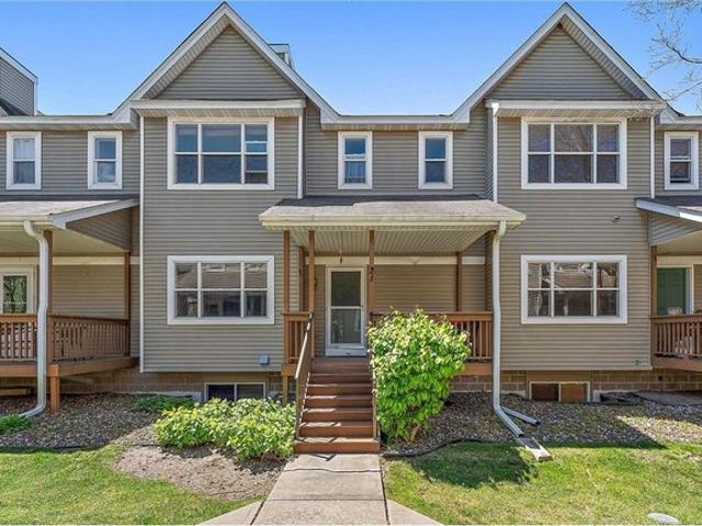 21 River Bend Pl, Chaska, MN 55318