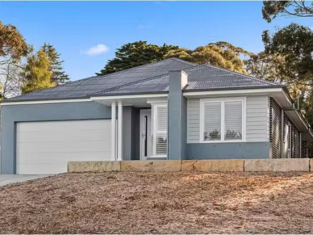 21 Rochester Drive, BUNDANOON House for rent Listed by Alison.