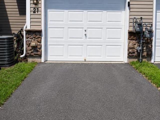 21 Rowand Way E