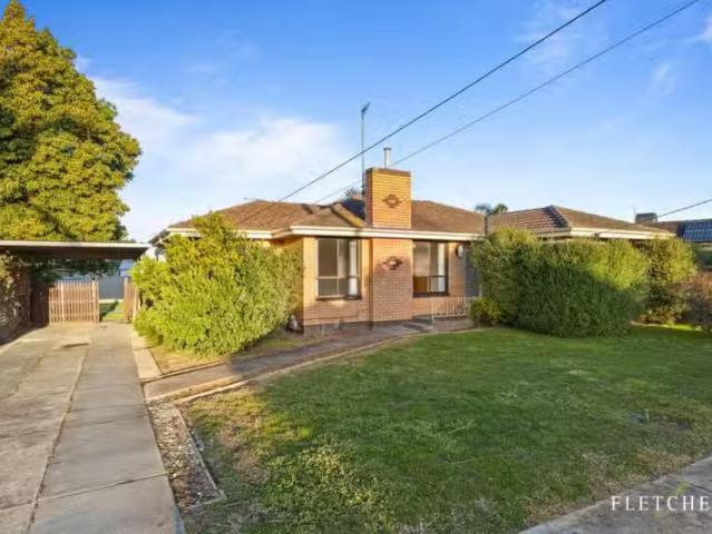 21 Rowlands St, Sebastopol VIC 3356 House For Lease